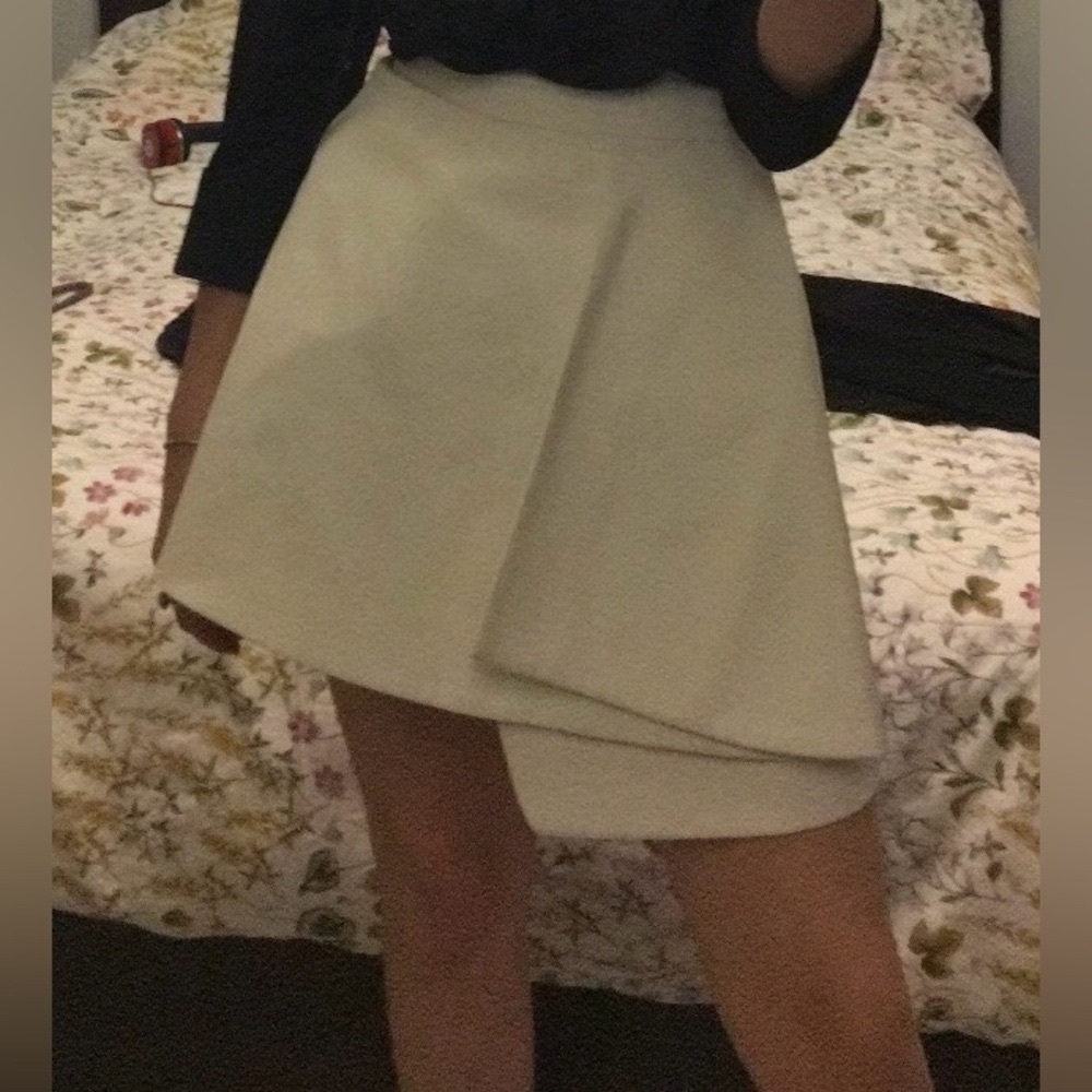 Asymmetrical White Formal Skirt - Picture 5 of 9